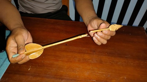 Satu batang anak panah yang ditemukan polisi usai bubarkan kelompok pemuda di Kecamatan Pekat.