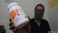 Setelah mengetahui statunya terpapar HIV, berselang dua minggu kemudian Tia langsung melakuan pengobatan. Empat tahun berlangsung, Tia masih rutin mengkonsumsi obat ARV.