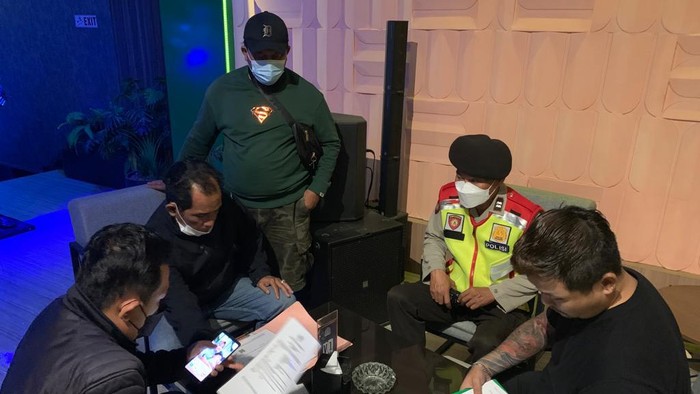 Twenty KTV and Bar yang berada di Jalan Sunandar Priyo Sudarmo, Kecamatan Blimbing, Kota Malang