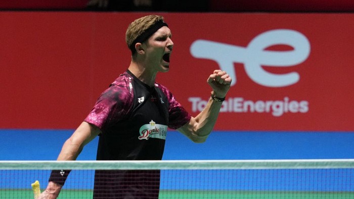 TOKYO, JAPAN - AUGUST 27: Viktor Axelsen of Denmark reacts in the Mens Singles Semi Finals match against Chou Tien Chen of Chinese Taipei on day six of the BWF World Championships at Tokyo Metropolitan Gymnasium on August 27, 2022 in Tokyo, Japan. (Photo by Toru Hanai/Getty Images)