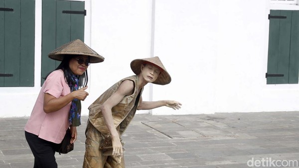 Kondisi wajah baru Kota Tua pasca revitalisasi tentunya semakin membuat penasaran masyarakat dan tak sabar untuk berkunjung ke Kota Tua Jakarta. Kondisi wajah baru Kota Tua pasca revitalisasi tentunya semakin membuat penasaran masyarakat dan tak sabar untuk berkunjung ke Kota Tua Jakarta.