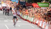 Pebalap tim UEA Emirates, Marck Soler menjadi yang tercepat pada etape ke-5 La Vuelta a Espana 2022, di La Guardia, Spanyol, 24 Agustus 2022. Soler menjadi pebalap Spanyol pertama setelah tahun lalu tidak ada satupun pebalap negeri matador memenangi etape La Vuelta a Espana. (H.Bilbao/Europa Press via Getty Images)