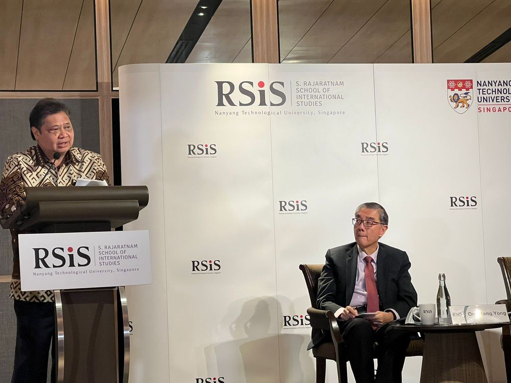Airlangga Hartanto dalam Kuliah Umum Indonesia, Singapore, ASEAN and the New Asian Landscape. (CNBC Indonesia/Wahyu Daniel P)