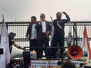Temui Massa Ojol, Anggota DPR Janjikan Payung Hukum Transportasi Online