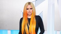 Avril Lavigne dinominasikan untuk Video Alternatif Terbaik, yang akhirnya jatuh ke tangan grup Italia, Maneskin. Foto: Getty Images/Dia Dipasupil