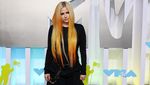 Avril Lavigne Tampil Mencolok
