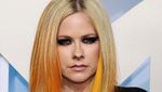 Avril Lavigne Tampil Mencolok
