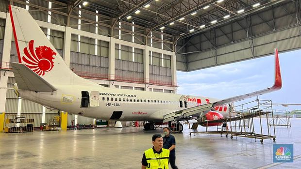 Batam Aero Technic (BAT) sebagai pusat perawatan dan pengerjaan penanganan perbaikan pesawat udara (Maintenance, Repair, Overhaul/ MRO) member of Lion Air Group senantiasa mengembangkan kapabilitas dan kemampuan. (վ/Wahyu Daniel P)