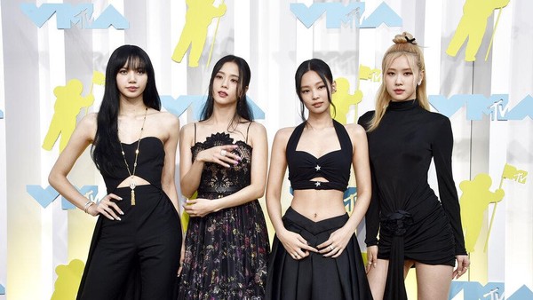 Taste That Pink Venom! BLACKPINK Memesona di Red Carpet MTV VMA