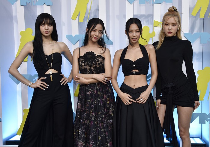 BLACKPINK 2022 MTV Video Music Awards - Arrivals Blackpink, from left, Lisa, Jisoo, Jennie, and RosΓ© arrive at the MTV Video Music Awards at the Prudential Center on Sunday, Aug. 28, 2022, in Newark, N.J. (Photo by Evan Agostini/Invision/AP)