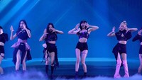 BLACKPINK tampil membawakan Pink Venom di ajang MTV VMA 2022. Foto: AFP via Getty Images/ANGELA WEISS