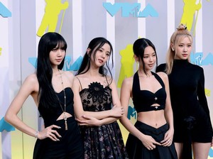 Reaksi Member BLACKPINK Pertama Kali Dengar Lagu Shut Down