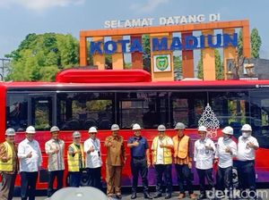 Bus Listrik Buatan INKA yang Akan Digunakan di G20 Dijajal Wamen BUMN II