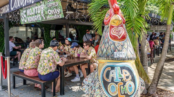 Kemudian ada Calle Ocho, Miami. Ini adalah jalanan ramai di mana mural berwarna-warni, makanan otentik, dan budaya menarik pengunjung. Foto: Jeff Greenberg/Universal Images Group Editorial/Getty Images