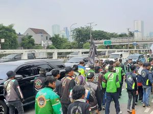Demo di Depan DPR Selesai, Massa Ojol Membubarkan Diri