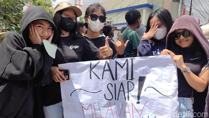 Aksi demonstrasi di tengah sidang sengketa lahan Lapangan Gembira Rantepao Toraja Utara, Sulawesi Selatan (Sulsel) didominasi siswa SMAN 2 Rantepao.