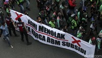 Sejumlah tuntutan disuarakan dalam demo driver ojol ini.