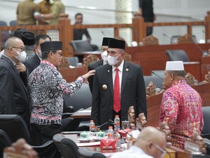 Saling Serang DPRD-Gubsu Edy soal Stadion di Siosar