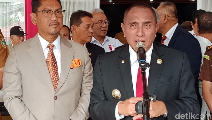 Gubsu Edy Rahmayadi bersama Menpora Malaysia Ahmad Faizal