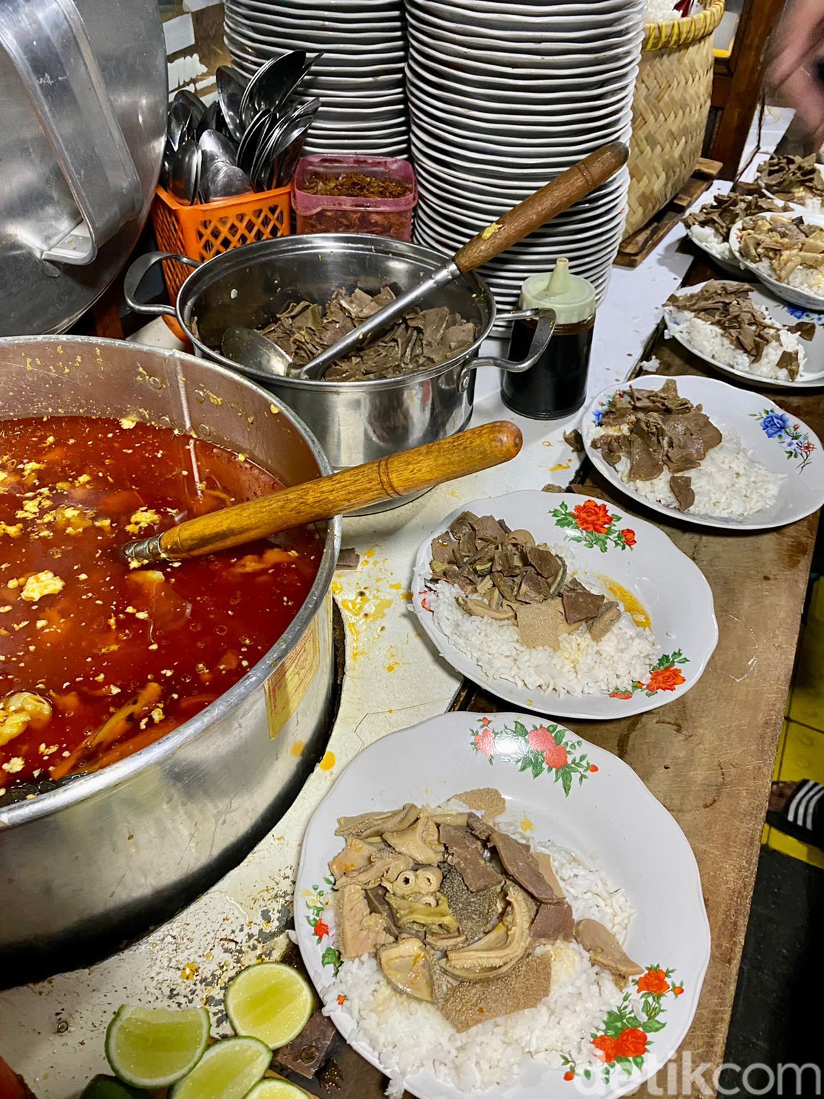 Gultik Barito: Gultik Viral yang Habiskan 100 Liter Kuah Gulai per Hari