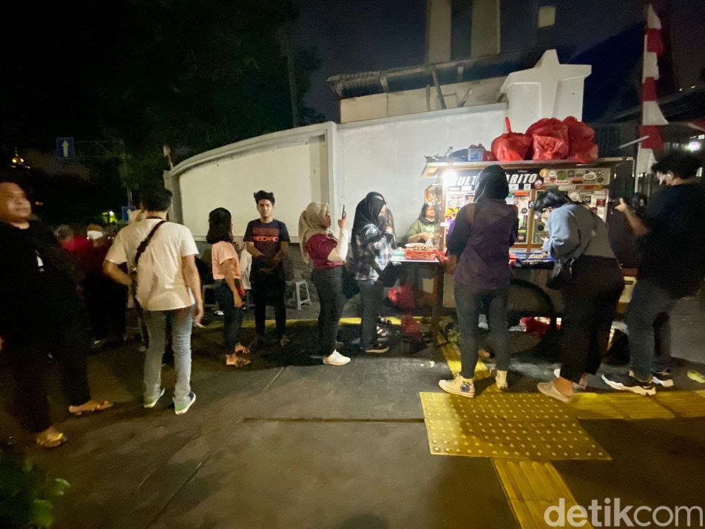Gultik Barito: Gultik Viral yang Habiskan 100 Liter Kuah Gulai per Hari