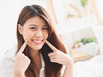 10 Cara Memutihkan Gigi Secara Alami yang Aman Tanpa Harus ke Klinik