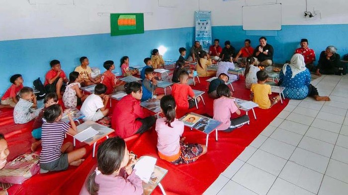 PNM membuat Ruang Pintar di Desa Kalibatur, Kecamatan Kalidawir Tulunggung, Jawa Timur. Tempat ini jadi sarana anak-anak belajar non formal.