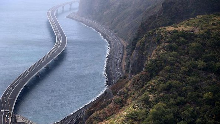 This aerial view taken on August 28, 2022, shows vehicles travelling on the 'New Coastal Road' 'Nouvelle Route du Littoral (NRL)' near Saint-Denis La Reunion on the French Indian Ocean Island of Reunion, after it was partially opened - reportedly as Frances most expensive road project. - The coastal viaduct section forms a 5.4km-long section of the 12.5km highway which links the two main cities of Reunion Island, Saint-Denis and La Possession. (Photo by Richard BOUHET / AFP) (Photo by RICHARD BOUHET/AFP via Getty Images)