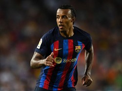 Bek Prancis, Jules Kounde, juga terancam absen di Qatar dan melewatkan laga Grup D. Pemain Barcelona itu masih belum dimainkan akibat masalah ototnya, saat Barcelona mengalahkan Almeria, Sabtu (5/11/2022) dini hari WIB. (Foto: Getty Images)