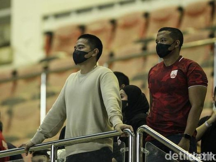 Kaesang Pangarep menyaksikan laga Persis Solo vs Borneo FC di Stadion Segiri, Samarinda