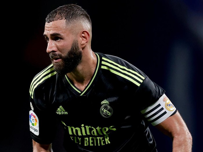 CORNELLA, SPAIN - AUGUST 28: Karim Benzema of Real Madrid  during the La Liga Santander  match between Espanyol v Real Madrid at the RCDE Stadium on August 28, 2022 in Cornella Spain (Photo by David S. Bustamante/Soccrates/Getty Images)