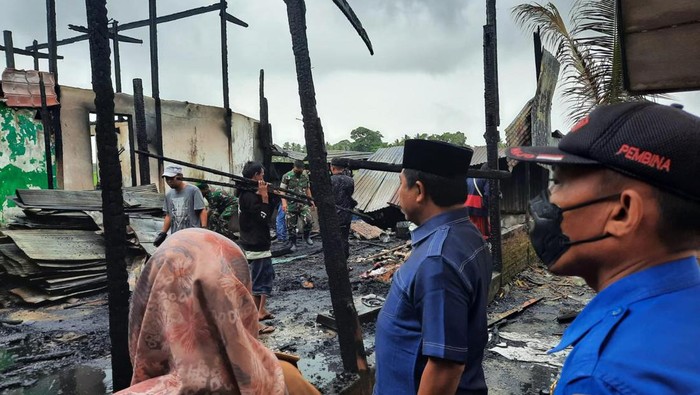 Rumah milik Kamaruddin (51), seorang penjaga sekolah di Kabupaten Wajo, Sulawesi Selatan (Sulsel) hangus terbakar.