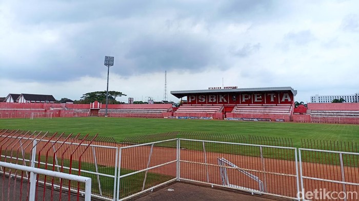 Klub Liga 2 Putra Delta Sidoarjo memilih Stadion Soepriadi Blitar sebagai home base