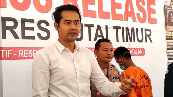 Polres Kutim saat menggelar rilis kasus pembunuhan yang dilakukan RS.