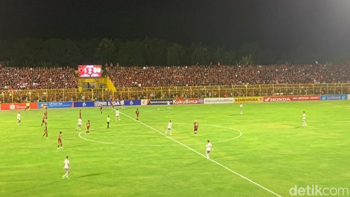 Liga 1 pekan ke-7 PSM Makassar Vs Persib Bandung di Stadion Bj Habibie, Kota Parepare. (Andis/detikSulsel)