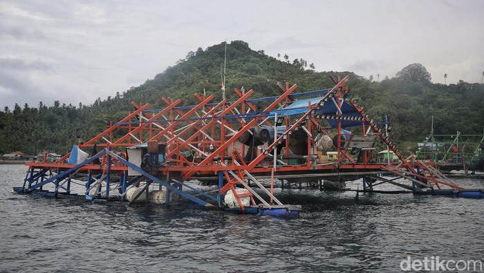 Penampakkan bagan ikan di Kabupaten Kepulauan Anambas, Kepulauan Riau, Rabu (8/8/2022). Bagan terbuat dari bambu yang disusun sedemikian rupa agar bisa mengapung di tengah laut. Biasanya, bagan berbentuk segi empat, sementara di bagian bawahnya dipasang jaring atau waring.