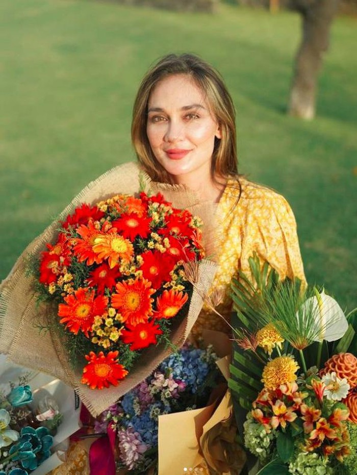 Luna Maya merayakan ulang tahunnya.