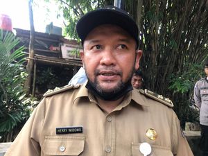 Turap Sementara Dibangun di Kali Stamu Depok Antisipasi Banjir