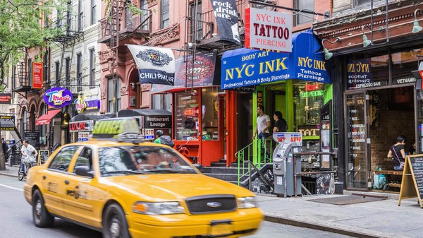 Berjalan melalui jantung Greenwich Village, MacDougal adalah rumah bagi beberapa restoran dan bar yang paling dicintai di Manhattan. Berada di urutan ke-29 dalam daftar jalan terkeren di dunia. Foto: Massimo Borchi/Atlantide Photo/The Image Bank Unreleased/Getty Images Berjalan melalui jantung Greenwich Village, MacDougal adalah rumah bagi beberapa restoran dan bar yang paling dicintai di Manhattan. Berada di urutan ke-29 dalam daftar jalan terkeren di dunia. Foto: Massimo Borchi/Atlantide Photo/The Image Bank Unreleased/Getty Images