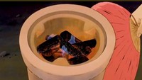Adegan memasak yang membuat penonton berdecak kagum lainnya adalah ketika memasak makanan tradisional dengan tungku. Percikan bara dari arang yang digunakan benar-benar seperti nyata. Foto: Studio Ghibli via Twitter/animepiic
