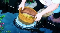 Seringkali menampilkan suasana kehidupan di pedesaan, Studio Ghibli memerhatikan setiap kebiasaan hidup orang desa. Buktinya mereka menyajikan adegan mencuci sayuran di sungai seperti yang dilakukan banyak orang di pedesaan. Foto: Studio Ghibli via Twitter/animepiic