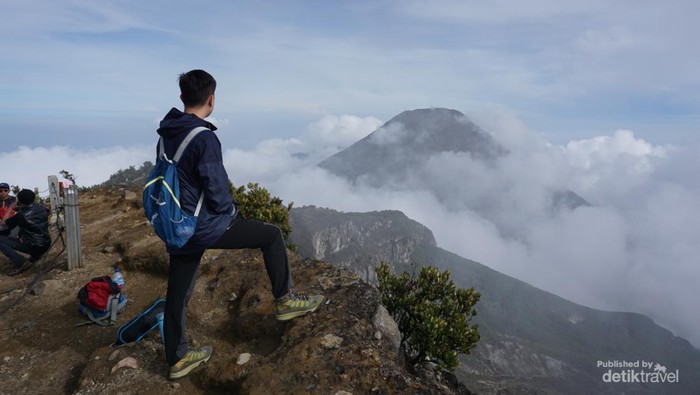 Lautan awan dari puncak Gede