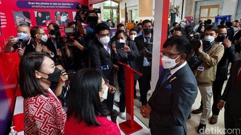 Kehadiran sektor swasta di era digital seperti industri bintang Marvel Universe, bagaimana mereka membekali para superhero dengan keunggulan teknologi untuk bertarung, Villain, yang secara inheren lebih kuat dari para pahlawan. Memberi para pahlawan kesempatan untuk menang dan menyelamatkan dunia, ujar Johnny. Foto: Fino Yurio Kristo/detikinet