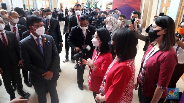 Menteri Komunikasi dan Informatika (Menkominfo) Johnny G. Plate membuka Industri Task Force pada pertemuan keempat Digital Economy Working Grop (4th DEWG) Presidensi G20 Indonesia di Nusa Dua, Bali, Senin (29/8/2022). (CNBC Indonesia/Muhammad Sabki)