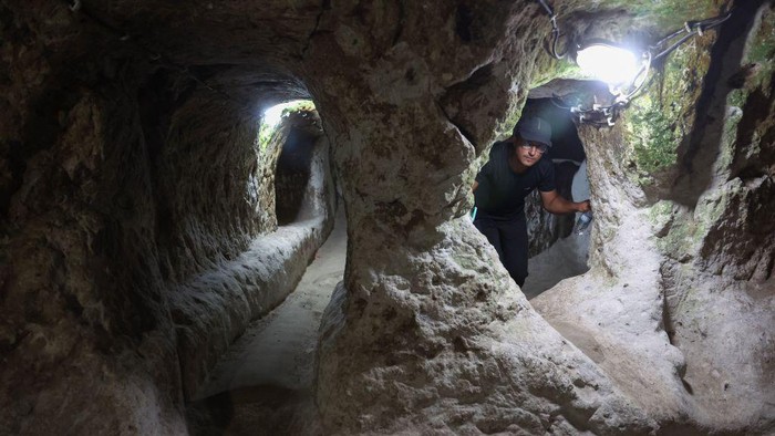 Tourists explore a passage in the Derinkuyu underground city, in Turkey's central Nevsehir province, on August 24, 2022. - The ancient city of Elengubu, known today as Derinkuyu, reaches the depth of 85m below the Earth's surface, and could accommodate up to 20,000 people. (Photo by OMAR HAJ KADOUR / AFP) (Photo by OMAR HAJ KADOUR/AFP via Getty Images)