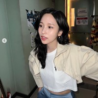 Kini penggemar penasaran dengan sosok Mina TWICE, orang pertama yang di-follow Jeno NCT di Instagram. Pasalnya idol KPop biasanya hanya mengikuti personelnya. Foto: dok. Instagram @mina_sr_my