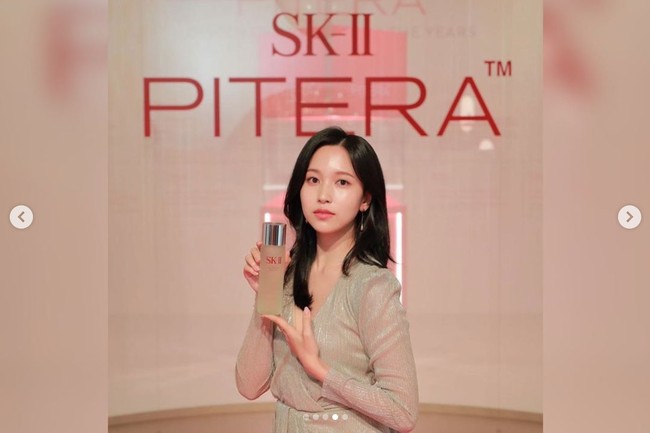 Di tengah penggemar, Mina TWICE dikenal sebagai personel yang anggun dan elegan. Global ambassador SK II itu telah menekuni balet selama 11 tahun. Foto: dok. Instagram @mina_sr_my