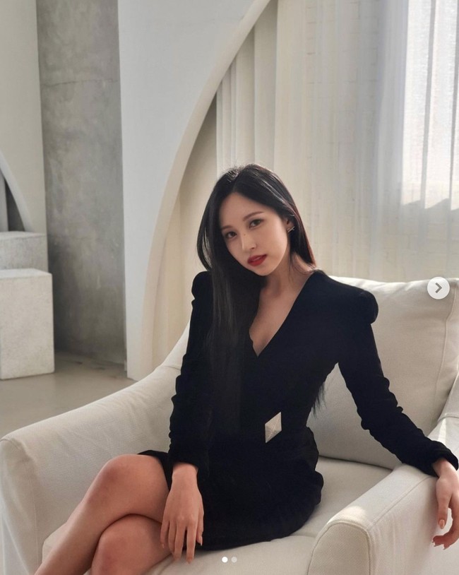 “V juga ‘tak sengaja’ memencet follow….” “Karena kasus V-Jennie…. Penggemar pasti kaget,” “Entah dia melihat Instagram-nya atau dia kira dia mengikutinya di Instagram privat,” komentar sejumlah netizen setelah Jeno NCT mengikuti Instagram Mina TWICE. Foto: dok. Instagram @mina_sr_my