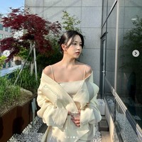 Namun netizen Korea ramai membicarakan insiden Jeno NCT dan Mina TWICE di forum online. Hal itu mengingatkan mereka dengan kejadian V BTS saat tak sengaja mengikuti akun Instagram Jennie BLACKPINK lalu digosipkan pacaran dengan foto-foto yang beredar. Foto: dok. Instagram @mina_sr_my