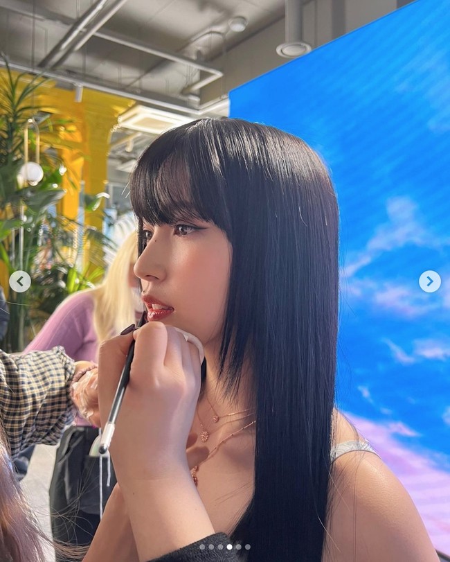 Mina TWICE sendiri baru saja comeback dengan lagu ‘Talk That Talk’ dari album ‘BETWEEN 1&2’. Namun personel asal Jepang itu menuai kritik karena postingan Instagram-nya pada Jumat (26/8/2022). Foto: dok. Instagram @mina_sr_my